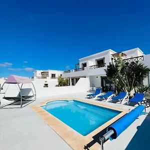 villa-jasmine-playa-blanca-lanzarote.in-canary-islands.com/